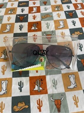 Quay Australia Aviator Sunglasses - Black Gradient Lenses